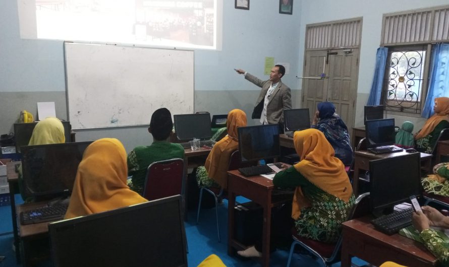 Pendidik dan Tenaga Kependidikan SD Muhammadiyah Kriyan Upgrade Ilmu bersama Ustadz Jamaludin Kamal, M.Pd.